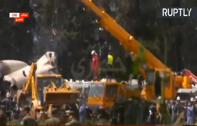 Công tác cứu hộ diễn ra khẩn trương. Ảnh: Ruptly.