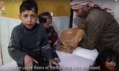 Đài truyền hình Nga tìm kiếm cậu bé trong video của Mũ Bảo hiểm Trắng.