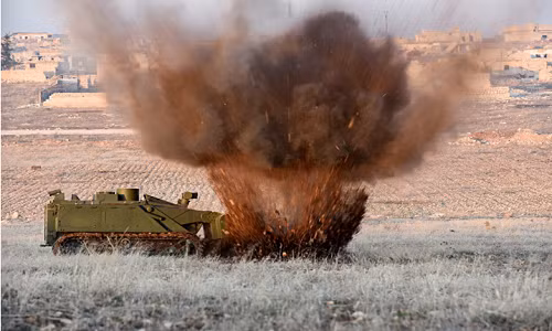 Uran-6 rà phá bom mìn ở Đông Aleppo, Syria. Ảnh: Sputnik.