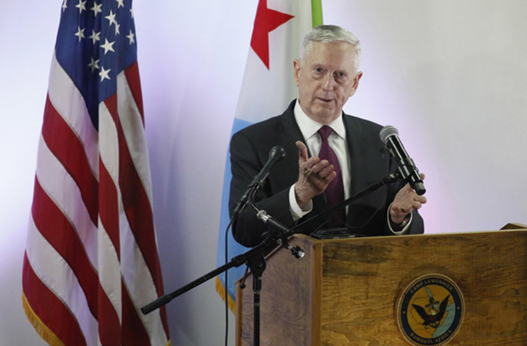 Ông tốt nghiệp Đại học Trung tâm Washington với tấm bằng cử nhân lịch sử năm 1971. Ảnh: Zimbio.