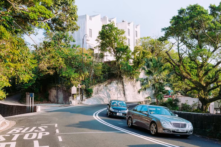 Năm 2016, các khách hàng Trung Quốc ước tính đã bỏ ra tổng cộng 514 triệu USD để mua bất động sản ở The Peak.