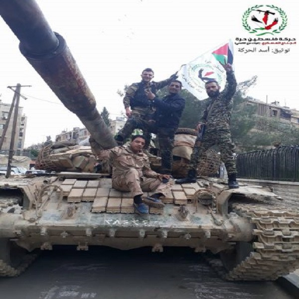 “Lữ đoàn 105 và 106 của Vệ binh Cộng hòa Syria đã tới trục phía bắc của Trại Yarmouk, cách ‘địa phận’ của phiến quân IS chỉ vài trăm mét”, nguồn tin cho hay. Ảnh: AMN.