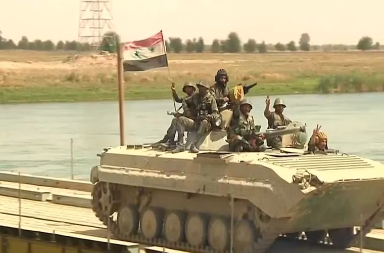 Trong diễn biến khác tại Damascus, Quân đội Syria đã ra tối hậu thư, yêu cầu các tay súng phiến quân IS phải rời khỏi các khu vực mà chúng chiếm đóng tại Nam Damascus trong vòng 48 giờ. Ảnh: AMN.