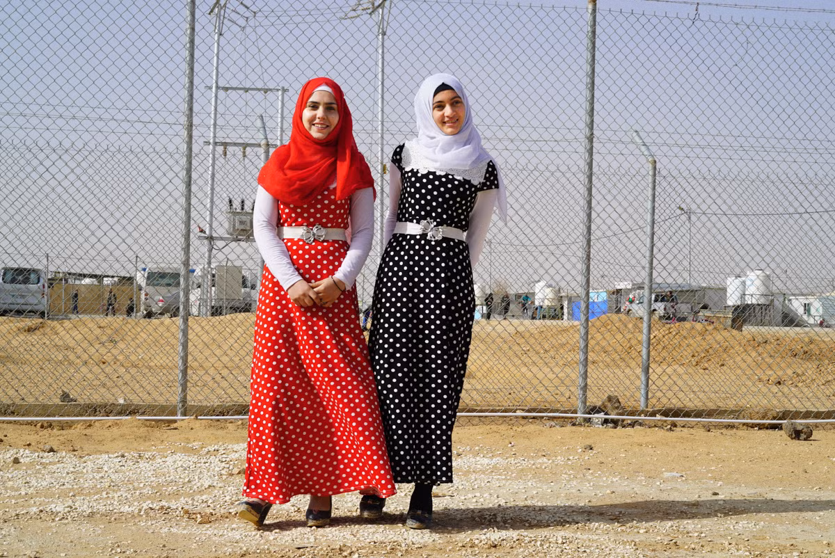 Nisreen (trái) và Najat trở thành những người bạn thân thiết sau khi quen biết nhau tại khu trại tị nạn Zaatari.