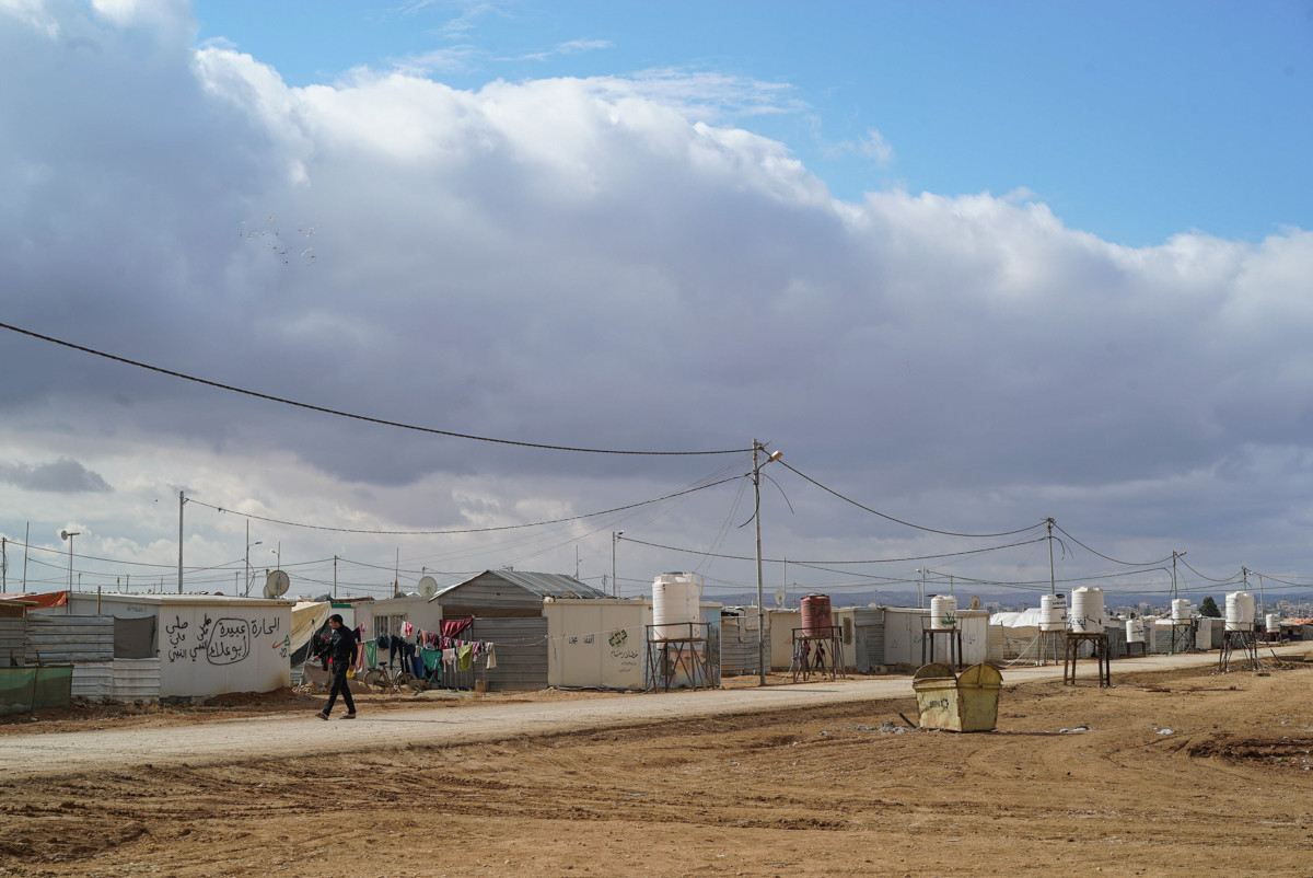 Theo Al Jazeera, vào thời kỳ đỉnh điểm, trại tị nạn Zaatari ở Jordan tiếp nhận tới 150.000 người dân đến từ Syria. Hiện tại, khu trại nằm cách biên giới với Syria chỉ khoảng 2 km này là nơi sinh sống của khoảng 79.000 người tị nạn Syria. (Nguồn ảnh: Al Jazeera)