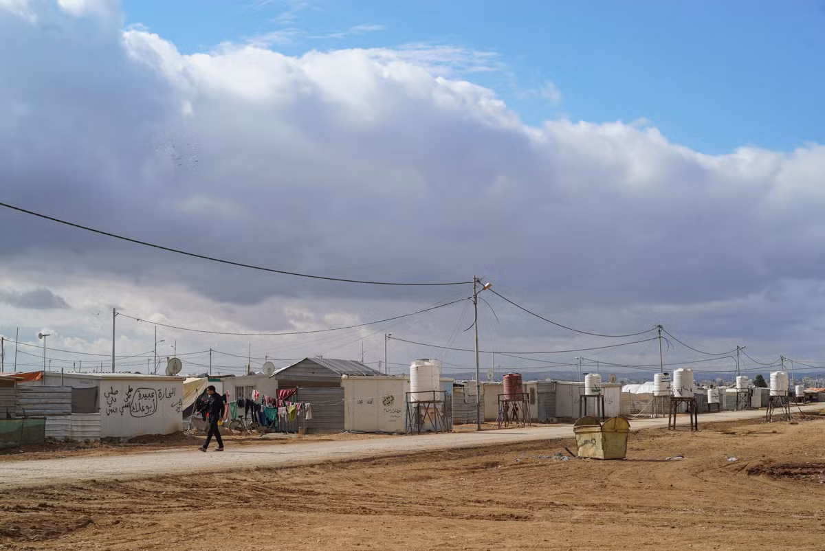 Theo Al Jazeera, vào thời kỳ đỉnh điểm, trại tị nạn Zaatari ở Jordan tiếp nhận tới 150.000 người dân đến từ Syria. Hiện tại, khu trại nằm cách biên giới với Syria chỉ khoảng 2 km này là nơi sinh sống của khoảng 79.000 người tị nạn Syria. (Nguồn ảnh: Al Jazeera)