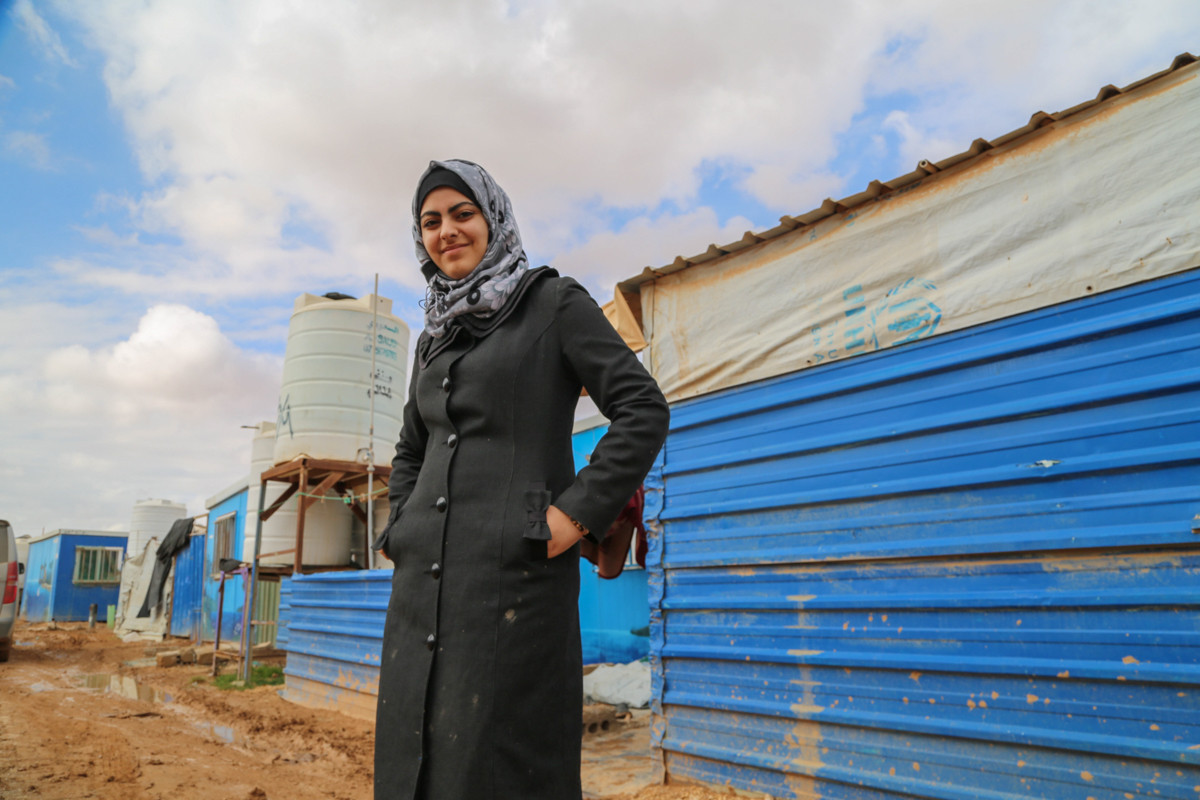 Tabarak, 16 tuổi, đến trại Zaatari cách đây gần 5 năm. “Lúc mới đầu, chúng tôi không quen với cuộc sống ở đây. Nhưng hiện tại, chúng tôi đã thích nghi với nó”, Tabarak chia sẻ.