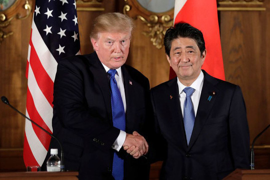 Tổng thống Donald Trump (trái) và Thủ tướng Nhật Bản Shinzo Abe. Ảnh: AP.