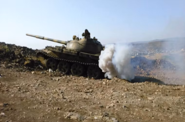 Theo Al Masdar News ngày 24/4, Quân đội Syria và lực lượng đồng minh đã mở cuộc tấn công dữ dội nhằm vào căn cứ của phiến quân IS tại quận Al-Qadam, Nam Damascus, và chọc thủng tuyến phòng thủ của nhóm khủng bố này ở hành lang phía đông nam Hajar al-Aswad. Ảnh: AMN.