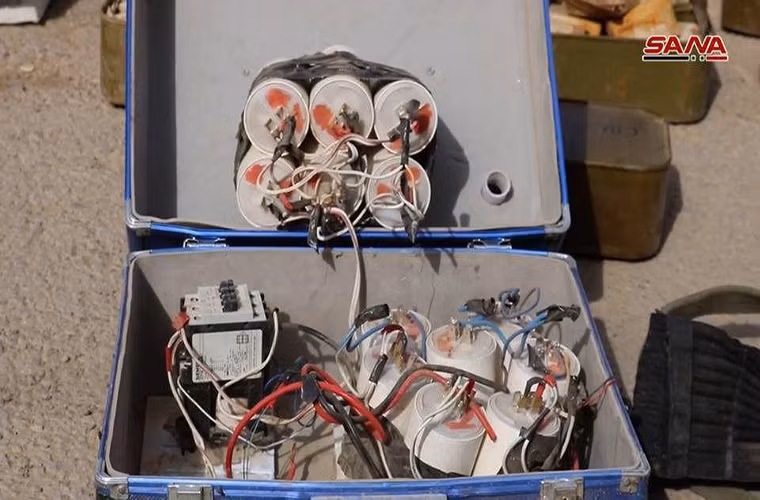 Thiết bị nổ tự chế mà nhóm IS bỏ lại ở Deir Ezzor.