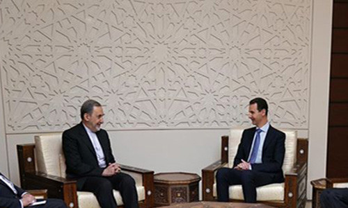 Tổng thống Assad và vị cố vấn cấp cao Iran nhấn mạnh rằng mối đe dọa gần đây của phương Tây và Mỹ đều dựa trên những bằng chứng giả tạo và dối trá. Ảnh: Sana.