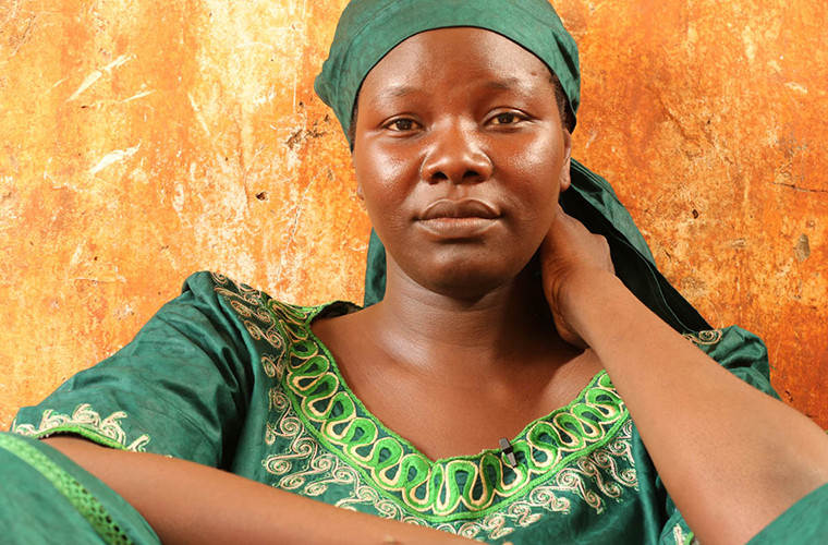 Trước những tội ác của Boro Haram, Aisha Bakari Gombi đã dẫn đầu một đội “Thợ săn” sẵn sàng đứng lên chiến đấu chống lại nhóm khủng bố này để bảo vệ dân làng nơi cô sinh sống. Ảnh: AJ.