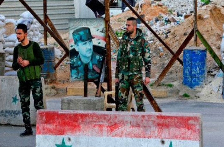 Trong khi đó, theo hãng Fars (Iran) ngày 12/4, lực lượng chính phủ Damascus đã nã pháo và tên lửa vào các căn cứ của phiến quân IS trên phố Palestine ở Trại Yarmouk và phía nam khu dân cư al-Tazamon. Ảnh: FNA.