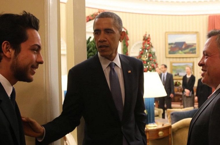 Thái tử Al Hussein bin Abdullah II thường tháp tùng cha trong các chuyến công du nước ngoài. Anh từng có cơ hội gặp gỡ cựu Tổng thống Mỹ Barack Obama.