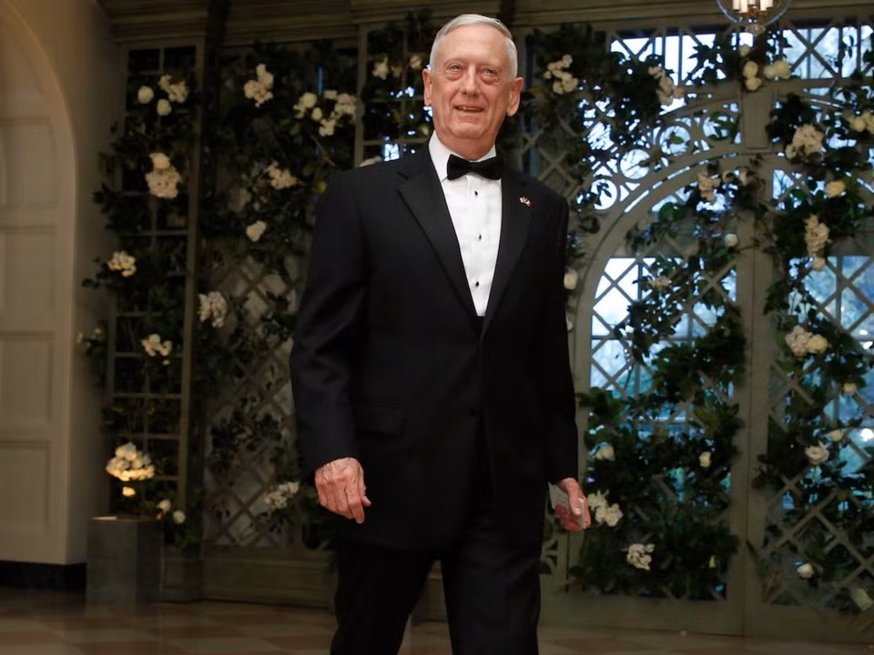 Được biết, trong quốc yến đầu tiên của Tổng thống Donald Trump có nhiều chính trị gia, tỷ phú và doanh nhân. Trong ảnh là Bộ trưởng Quốc phòng Mỹ James Mattis. Ảnh: BI.