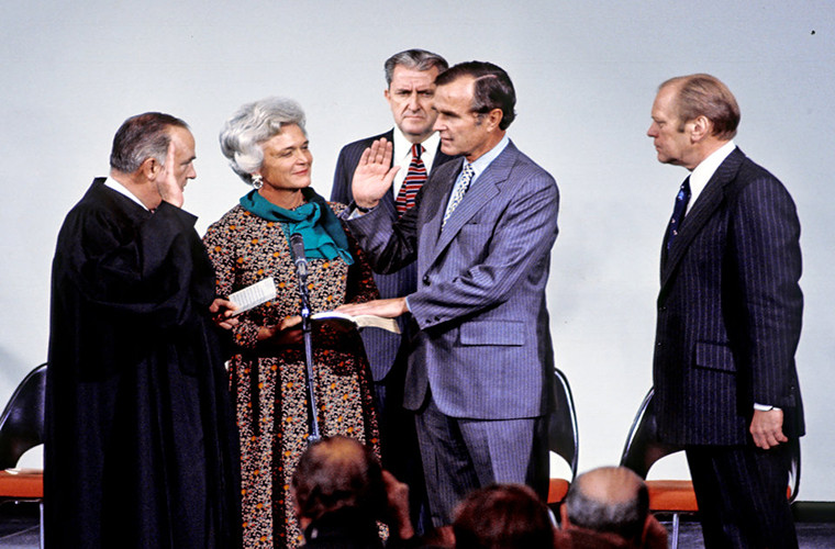 Vợ chồng ông George cũng từng trải qua nhiều trở ngại trong cuộc sống. Khi ông George làm Giám đốc CIA vào những năm 1970, có thời gian bà Barbara bị trầm cảm. Khi đó, ông George luôn bên cạnh và chăm sóc bà.