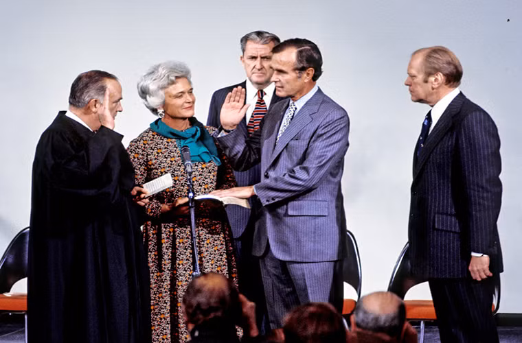 Vợ chồng ông George cũng từng trải qua nhiều trở ngại trong cuộc sống. Khi ông George làm Giám đốc CIA vào những năm 1970, có thời gian bà Barbara bị trầm cảm. Khi đó, ông George luôn bên cạnh và chăm sóc bà.