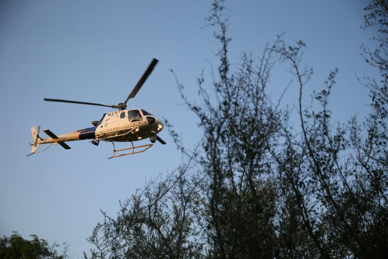 Trực thăng của lực lượng tuần tra biên giới tham gia chiến dịch truy bắt các di dân vượt biên trái phép vào Mỹ.