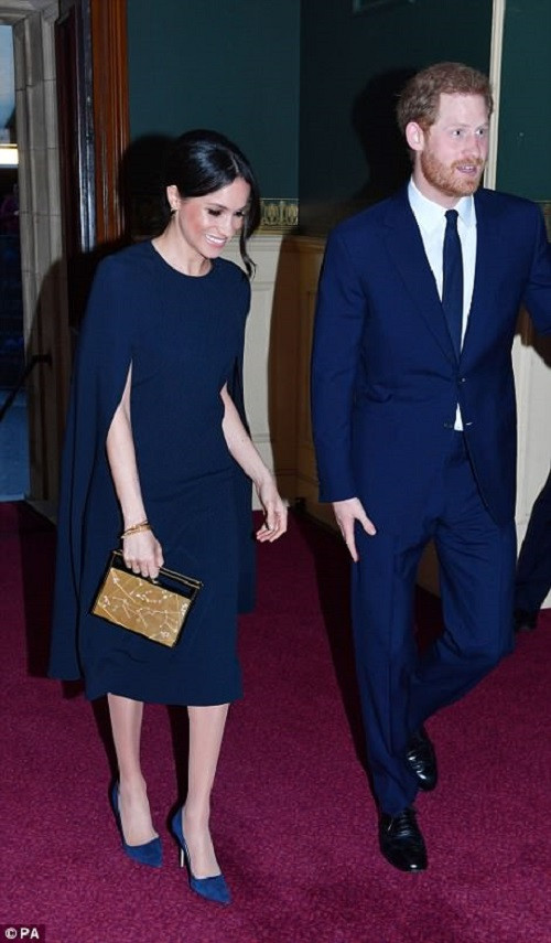 Hoàng tử Harry và hôn thê Meghan Markle có mặt tại hội trường Royal Albert từ sớm.