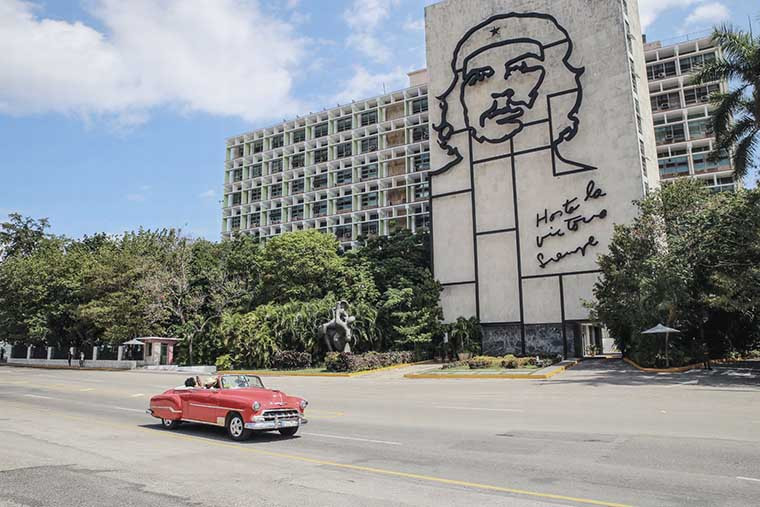 Quảng trường Cách mạng ở thủ đô Cuba là quảng trường thành phố lớn thứ 31 trên thế giới.