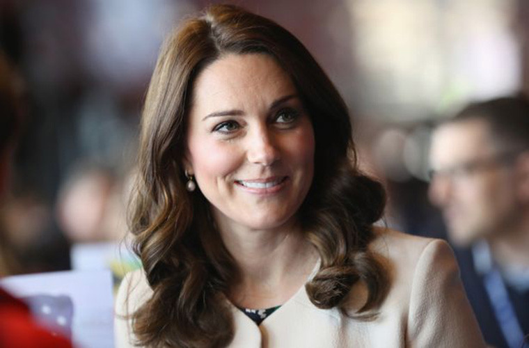 Hai người con trước đó của Công nương Kate là tiểu hoàng tử Anh George và tiểu công chúa Charlotte cũng chào đời tại bệnh viện này.