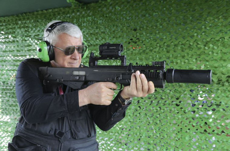 Theo các nhà phát triển, mẫu súng trường tấn công cỡ lớn này được thiết kế để chiến đấu trong môi trường đô thị và được trang bị cho Lực lượng đặc nhiệm Spetsnaz của Nga vào năm 2017. Ảnh: Janes.com.