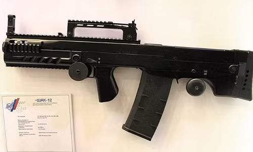 1. Trong những mẫu súng trường Nga tốt nhất hiện tại thì ShAK-12 có thiết kế đặc biệt nhất, bản thân thiết kế này cũng mang lại cho nó sức mạnh hỏa lực đáng sợ, với khả năng bắn đạn xuyên qua những bức tường kiên cố nhất. Ảnh: RBTH.