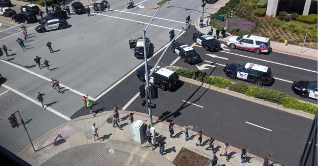 Cảnh tượng hỗn loạn tại Trụ sở YouTube tại San Bruno, California. Nguồn: Telegraph.