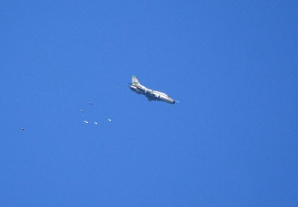 Trước đó cùng ngày, Quân đội Syria và lực lượng Palestine đã giải phóng hàng chục trang trại và tòa nhà từ tay IS ở quận al-Qadam. Ảnh: FNA.