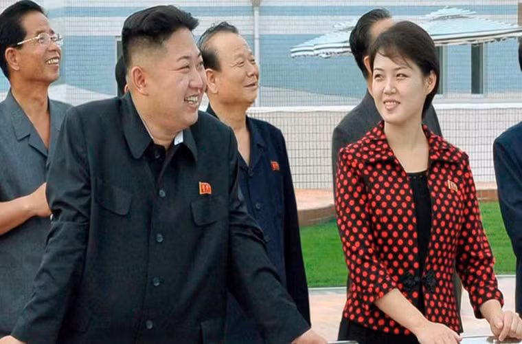 Nhà lãnh đạo Kim Jong-un ít khi để phu nhân Ri Sol-ju xuất hiện trước công chúng. Trong khi đó, thông tin về con cái của họ được giữ bí mật tuyệt đối.