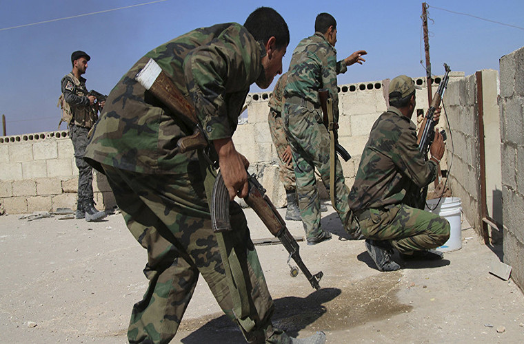 Trong diễn biến khác trên chiến trường Syria, theo Al Masdar News ngày 5/4, lực lượng chính phủ Damascus đã mở cuộc tấn công dữ dội nhằm vào nhóm phiến quân Jaysh Al-Izza ở vùng nông thôn phía bắc Hama. Ảnh: AP.