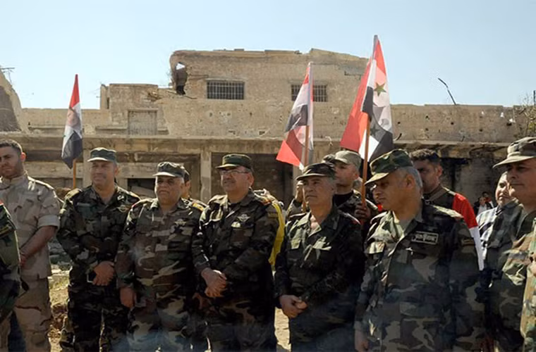 Theo South Front dẫn nguồn tin của SOHR ngày 5/4 cho biết, Quân đội Syria và lực lượng đồng minh đang chuẩn bị tiến hành chiến dịch quân sự nhằm quét sạch các tay súng phiến quân IS đang bị bao vây trong Trại Yarmouk ở Nam Damacus. Ảnh: FNA.