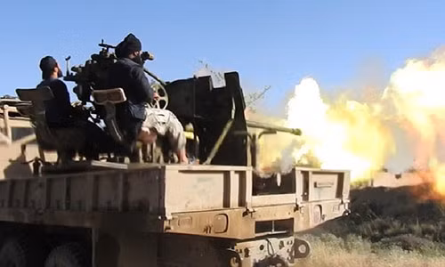 Còn tại Deir Ezzor, phiến quân IS có thể sắp mở cuộc tấn công nhằm đánh chiếm thành phố chiến lược Abu Kamal nằm trên bờ sông Euphrates từ tay lực lượng chính phủ Damascus và đồng minh. Ảnh: AMN.