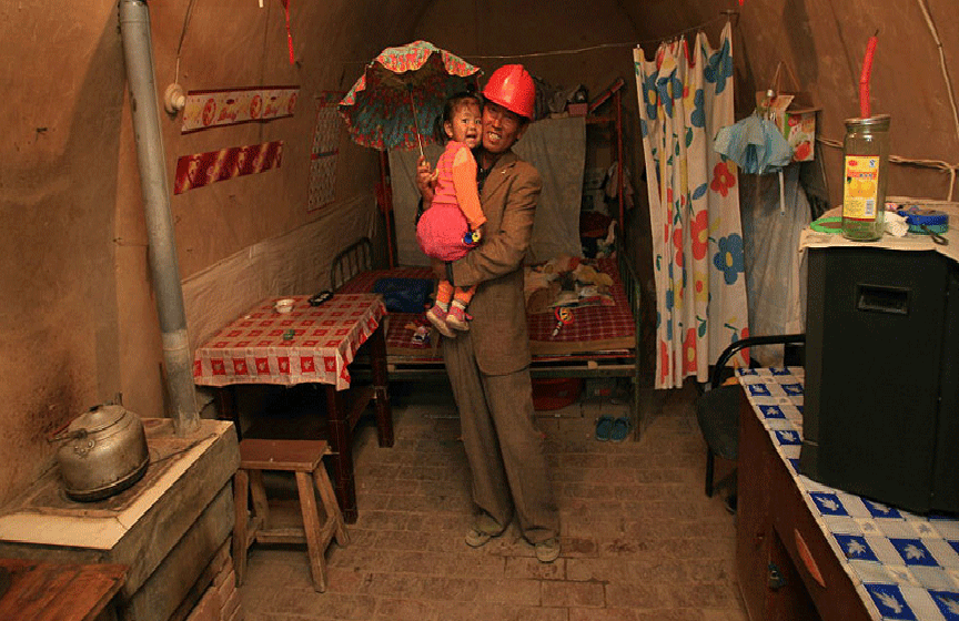 Theo ATI, hơn 30 triệu người ở Trung Quốc sống trong những ngôi "nhà hang động” trong vách núi đá.