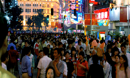 Trung Quốc là quốc gia đông dân nhất thế giới, với dân số gần 1,4 tỷ người. Trung bình, cứ 5 người dân trên thế giới thì có 1 người Trung Quốc.