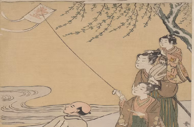 Con diều có nguồn gốc ở Trung Quốc vào khoảng năm 475 trước Công nguyên và đựơc sử dụng chủ yếu để liên lạc trong quân đội.