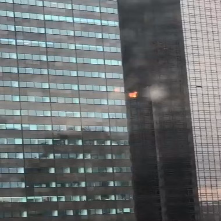 Toan canh chay du doi tai Thap Trump cua Tong thong My-Hinh-6