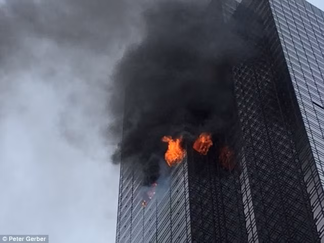 Toan canh chay du doi tai Thap Trump cua Tong thong My