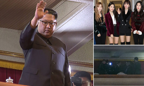 Theo Daily Mail, ông Kim Jong-un đã trở thành nhà lãnh đạo Triều Tiên đầu tiên tham dự buổi biểu diễn của các nghệ sĩ Hàn Quốc hôm 1/4. Đây cũng là lần ông Kim xem buổi biểu diễn đầu tiên trong hơn một thập niên qua của các nghệ sĩ Hàn Quốc tại thủ đô Bình Nhưỡng. Ảnh: Daily Mail.