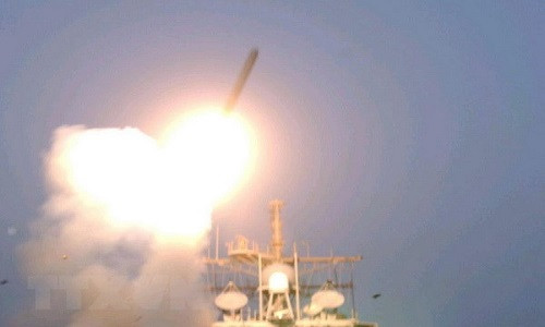 Tên lửa hành trình Tomahawk của hải quân Mỹ được phóng từ tàu khu trục USS Bunker Hill tháng 3/2003.