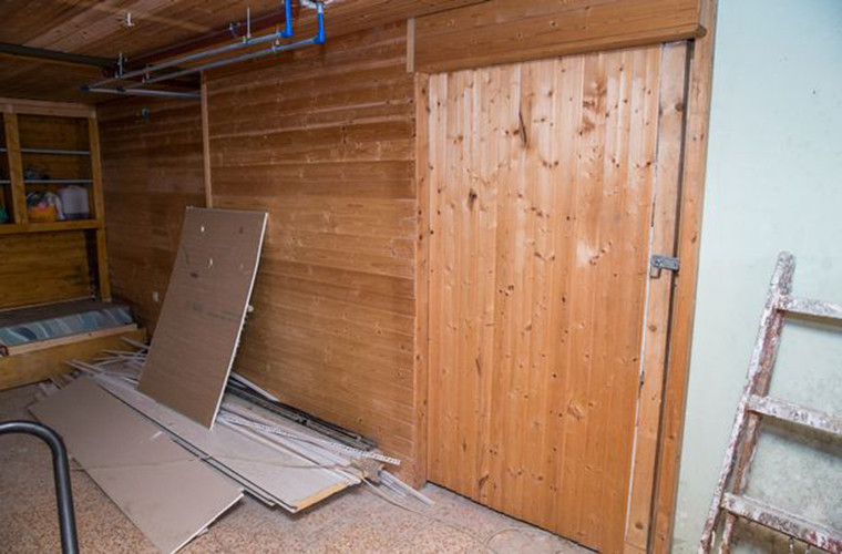 Kinh hoang noi cha giam con gai lam no le tinh duc 24 nam-Hinh-7