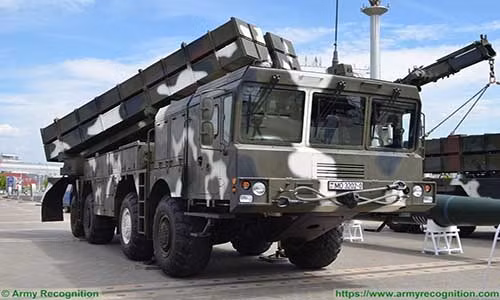 Hệ thống phóng rocket đa nòng MLRS Polonez 300 mm của Belarus. Ảnh: Army Recognition.