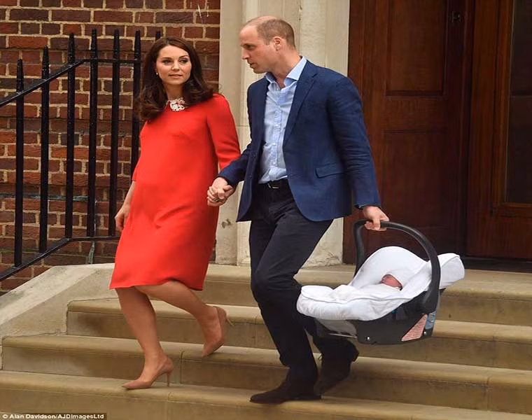 Vợ chồng Hoàng tử William chuẩn bị đưa thành viên mới về nhà.