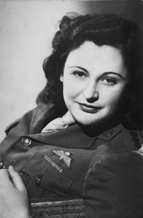 Nancy Wake sinh ngày 30/8/1912 tại Wellington, New Zealand. Bà là nữ điệp viên bí mật trong thời kỳ Chiến tranh Thế giới thứ hai và là một trong số 39 nữ điệp viên ít ỏi của Cục Tác chiến Đặc biệt (SOE) Tình báo Anh. Ảnh: Wikipedia.
