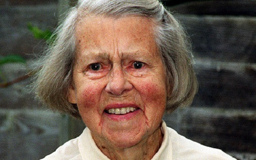 Melita Norwood được Cơ quan an ninh Liên Xô (KGB) tuyển mộ năm 1937. Với vỏ bọc là một nữ thư ký riêng, Melita Norwood đã cung cấp những thông tin “mật” về chương trình nghiên cứu bom nguyên tử của Anh cho Liên Xô trong suốt khoảng thời gian từ cuối thập niên 1930 cho tới khi bà nghỉ hưu năm 1972. Bà qua đời ngày 2/6/2005 tại Anh, hưởng thọ 93 tuổi. Ảnh: Telegraph.