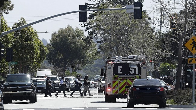 Lực lượng hành pháp được điều động tới hiên trường vụ xả súng. Nguồn: Loop.