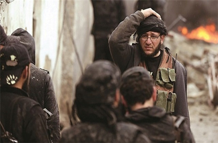 Về diễn biến mới nhất trên chiến trường Syria hiện nay, theo hãng Fars (Iran), Quân đội Syria tiếp tục mở cuộc tấn công dồn dập nhằm vào các căn cứ của phiến quân IS ở Nam Damascus, qua đó giành lại quyền kiểm soát thêm nhiều cứ điểm. Ảnh: FNA.