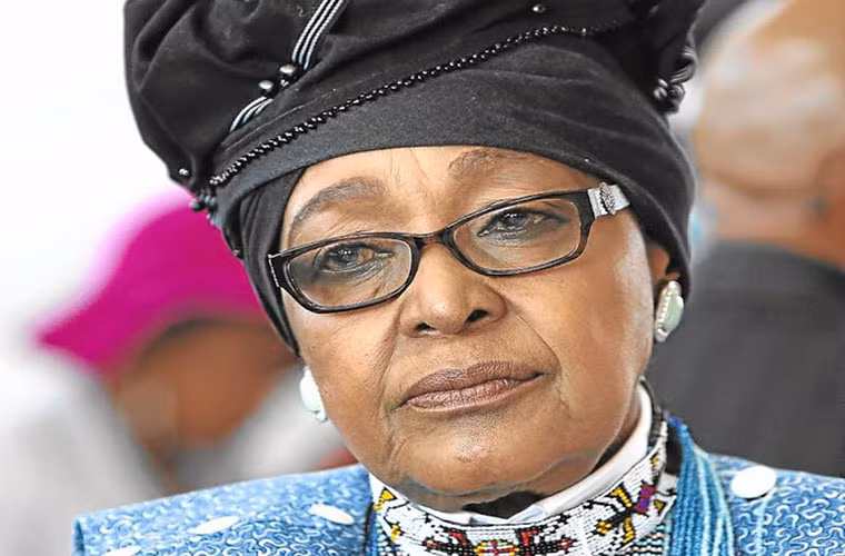 Vợ cũ của cố Tổng thống Nam Phi Nelson Madela, bà Madikizela Mandela, vừa qua đời hôm 2/4 sau thời gian dài lâm bệnh vì tuổi cao sức yếu. Bà được biết đến là nhà hoạt động chống phân biệt chủng tộc nổi tiếng ở Nam Phi. Ảnh: The Star.