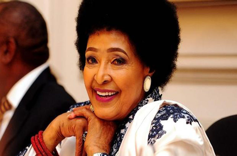 Được biết, trong thời gian ông Mandela bị bắt giam trước đây, bà Madikizela (Winnie Mandela) đã đấu tranh không ngừng nghỉ để ông được trả tự do cũng như đấu tranh vì quyền lợi của những người da màu Nam Phi. Dưới đây là loạt ảnh ghi lại những khoảnh khắc ấn tượng trong cuộc đời bà Madikizela. Ảnh: ANA.