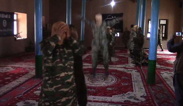 Năm ngoái, lực lượng Afghanistan và Mỹ đã khởi động chiến dịch nhằm đánh bật các tay súng IS ra khỏi khu vực này. Cuối năm 2017, phiến quân IS được cho là còn khoảng 3.000 chiến binh, với nhiều tay súng nước ngoài gia nhập ISIS-KP.